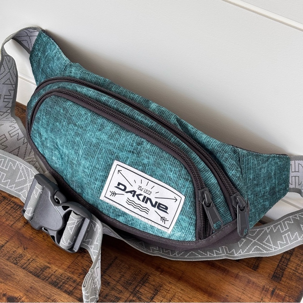 Dakine Teal Black and Gray Lightweight Hip Belt Bag Unisex